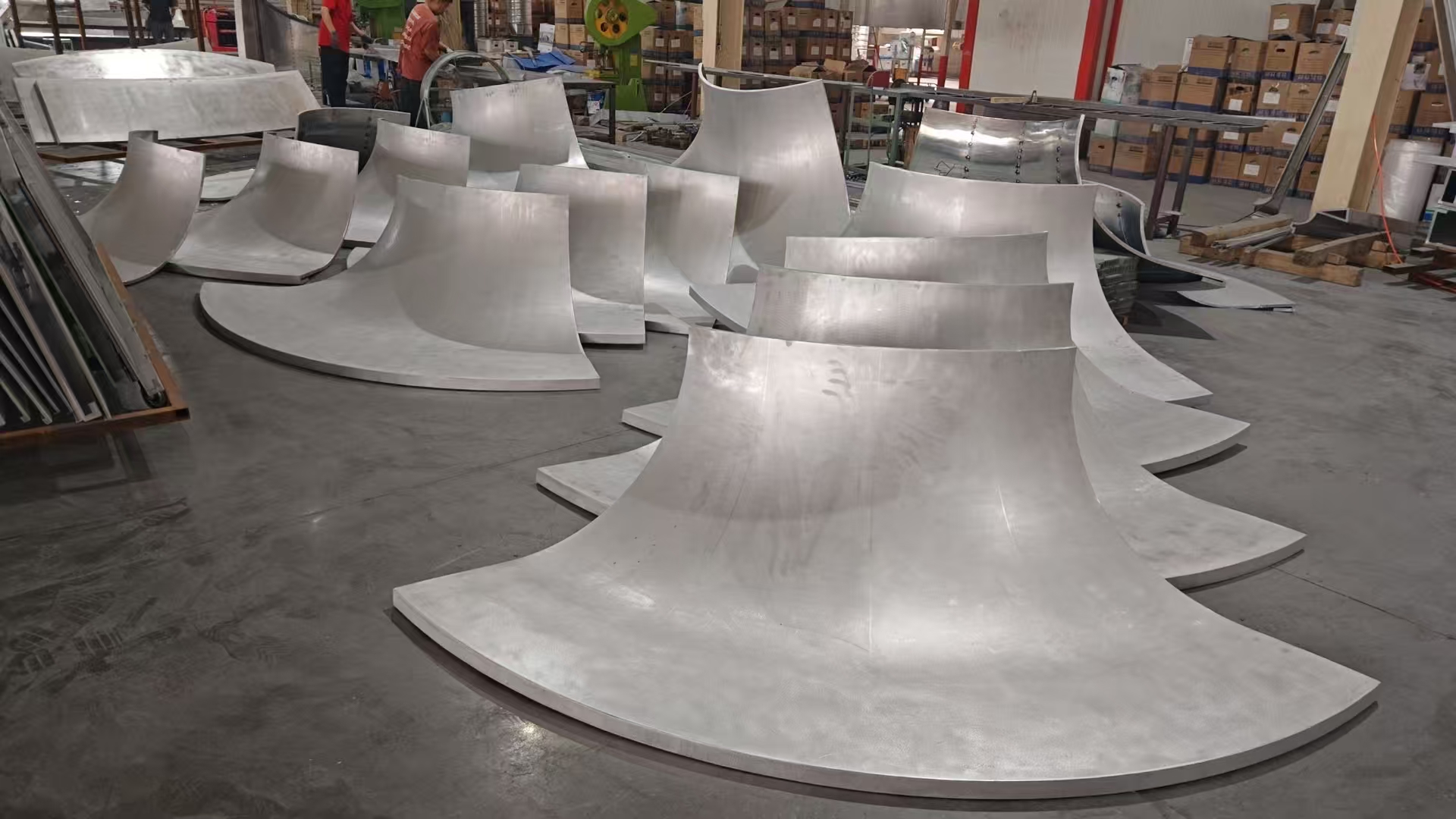 Batch of curved aluminum solid panel components