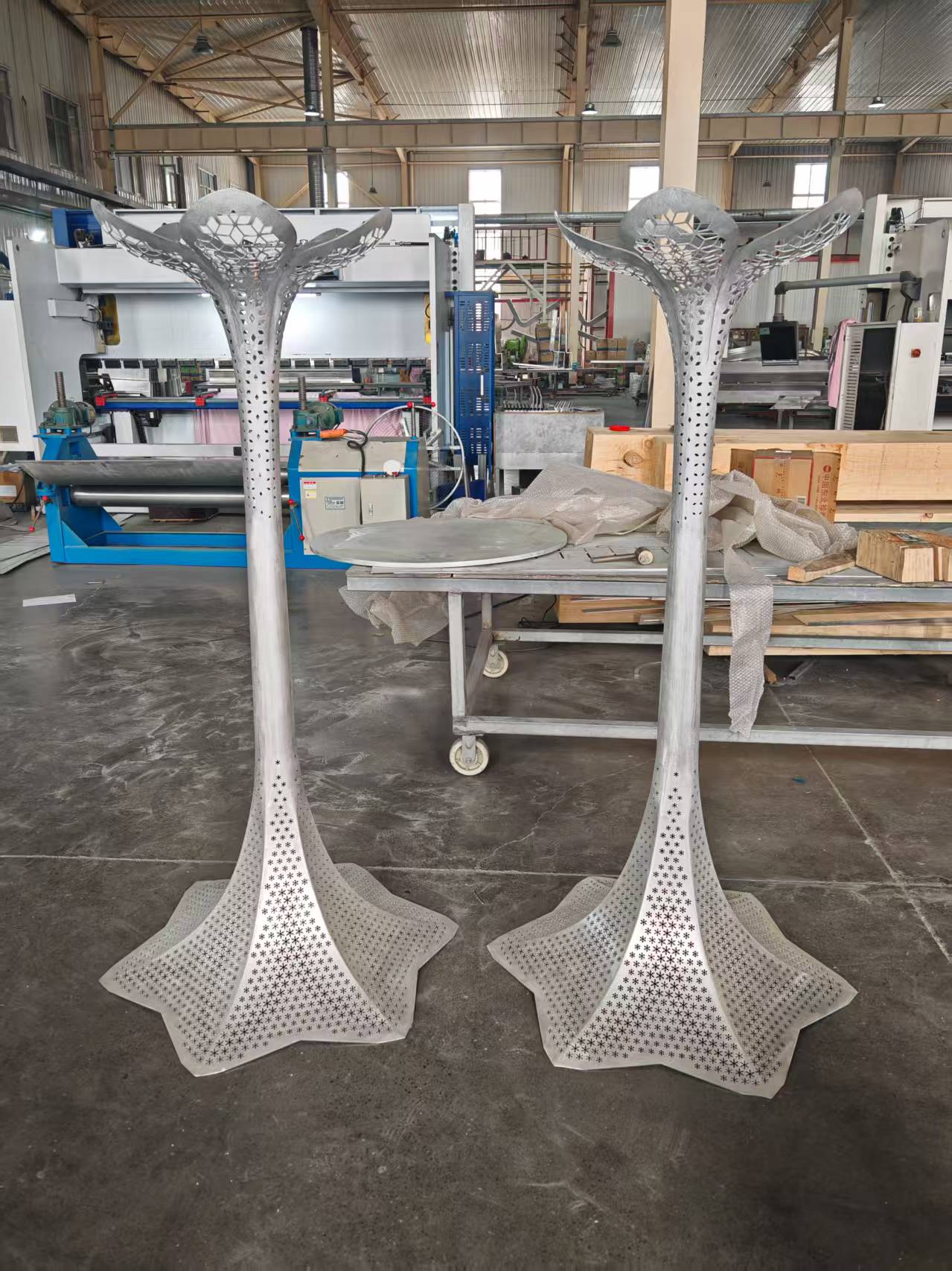 Fabrication photo of a freeform aluminum solid panel component